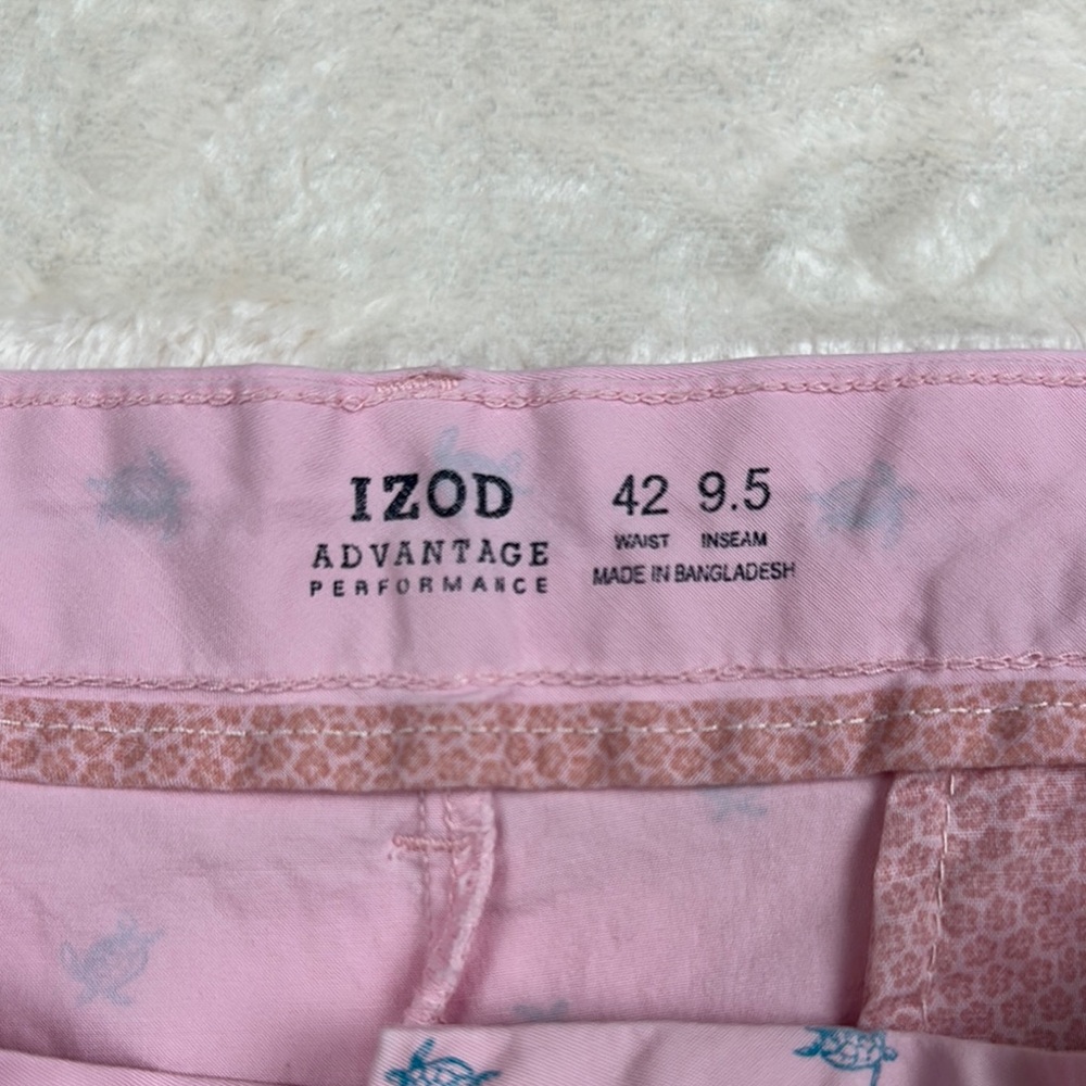 Izod Pink Flat Front Shorts with Elegant Pattern - Picture 2 of 5